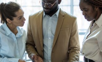 industrial-designers-working-3d-model (2)